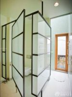 创意磨砂玻璃隔断墙面浴室效果图欣赏