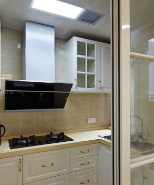 最新现代家装厨房玻璃推拉门设计效果图片