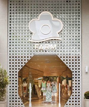 2025欧式服装店商铺店面门头装饰效果图欣赏