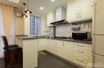 最新95平房屋厨房实木整体橱柜装修实景图