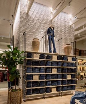 2025特色服装店装修案例欣赏