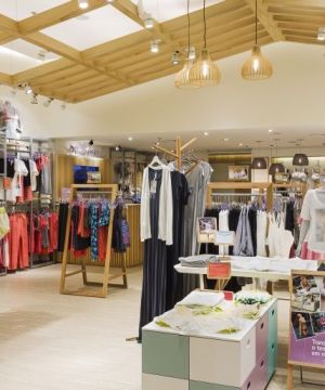 2025特色服装店装修图片欣赏