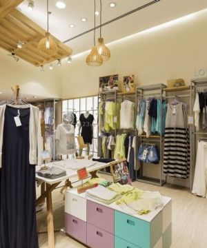 2025最新小面积特色服装店装修图片
