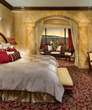 豪华欧式卧室金色墙面装修实景图欣赏
