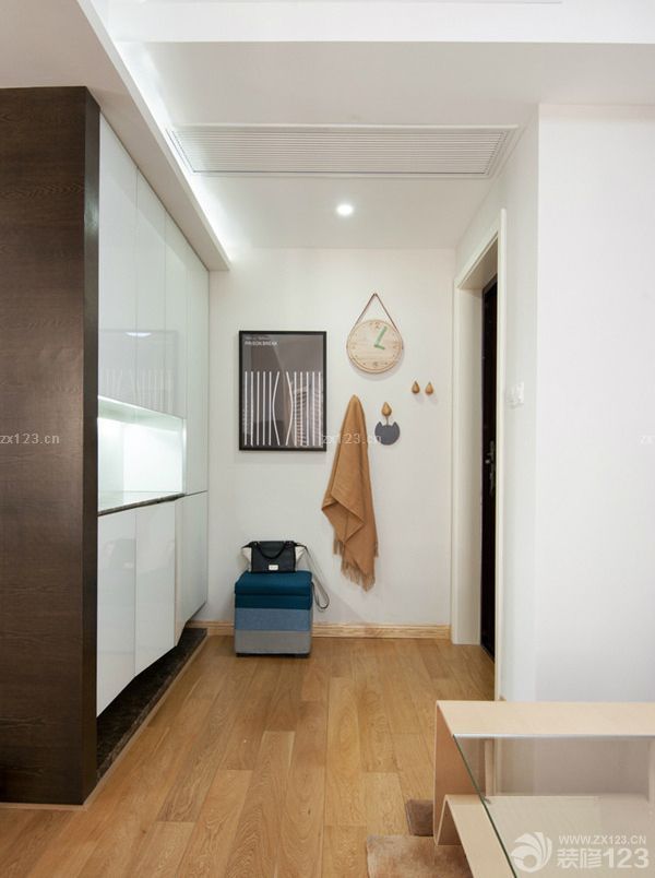 家装现代风格进门隔断鞋柜装修样板间