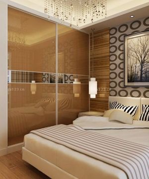 65平房子卧室双门衣柜装修实景图欣赏