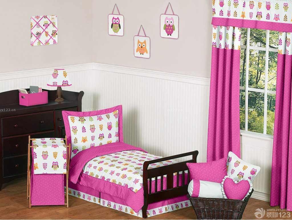 可爱儿童房间彩色窗帘装修设计图片
