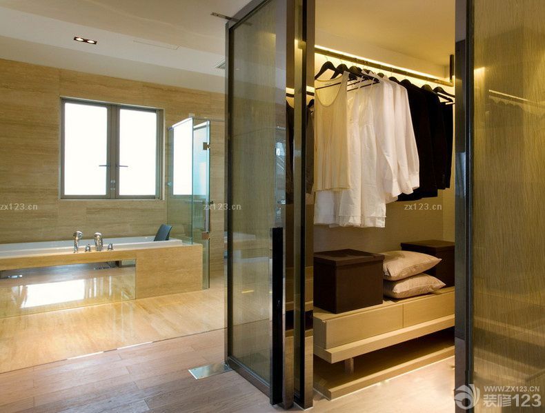 2020最新现代风格衣帽间推拉门展示图