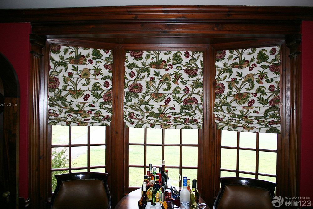 2023古典欧式风格餐厅组合图案窗帘装修效果图