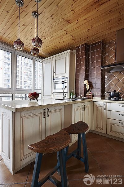 厨房吧台木质高凳设计效果图