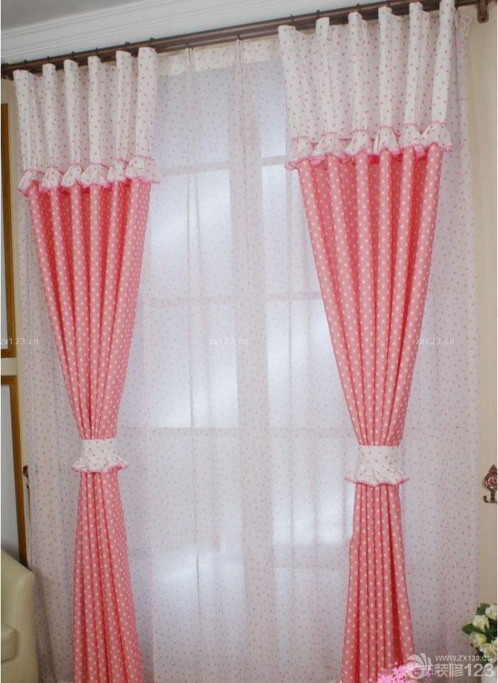 女孩温馨卧室彩色圆点拉帘装修图片