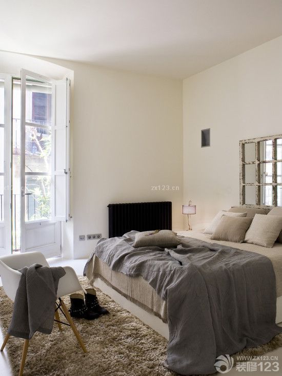 2025最新小型卧室阳台门装修效果图片