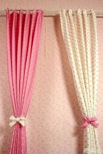 女孩温馨卧室彩色圆点拉帘装修图片欣赏