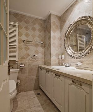 欧式风格镜子瓷砖铺贴厕所装修效果图欣赏