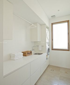 最新现代简约风格洗衣房白色墙面组合柜子装修图片