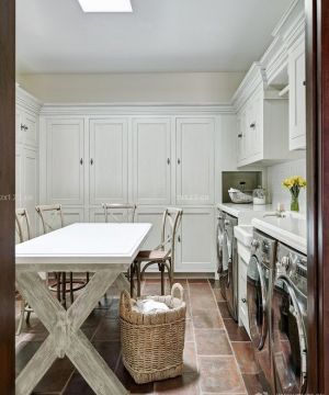 白色家具简易桌子洗衣房装修效果图