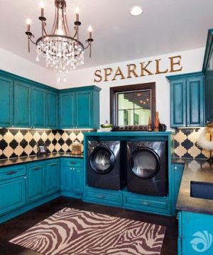 蓝色橱柜瓷砖铺贴墙面洗衣房装修图片