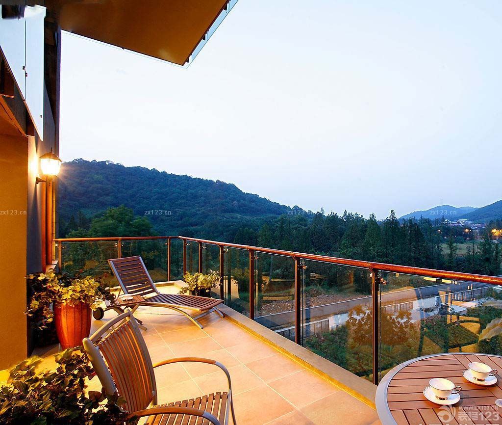 最新阳台护栏玻璃护栏装修效果图片