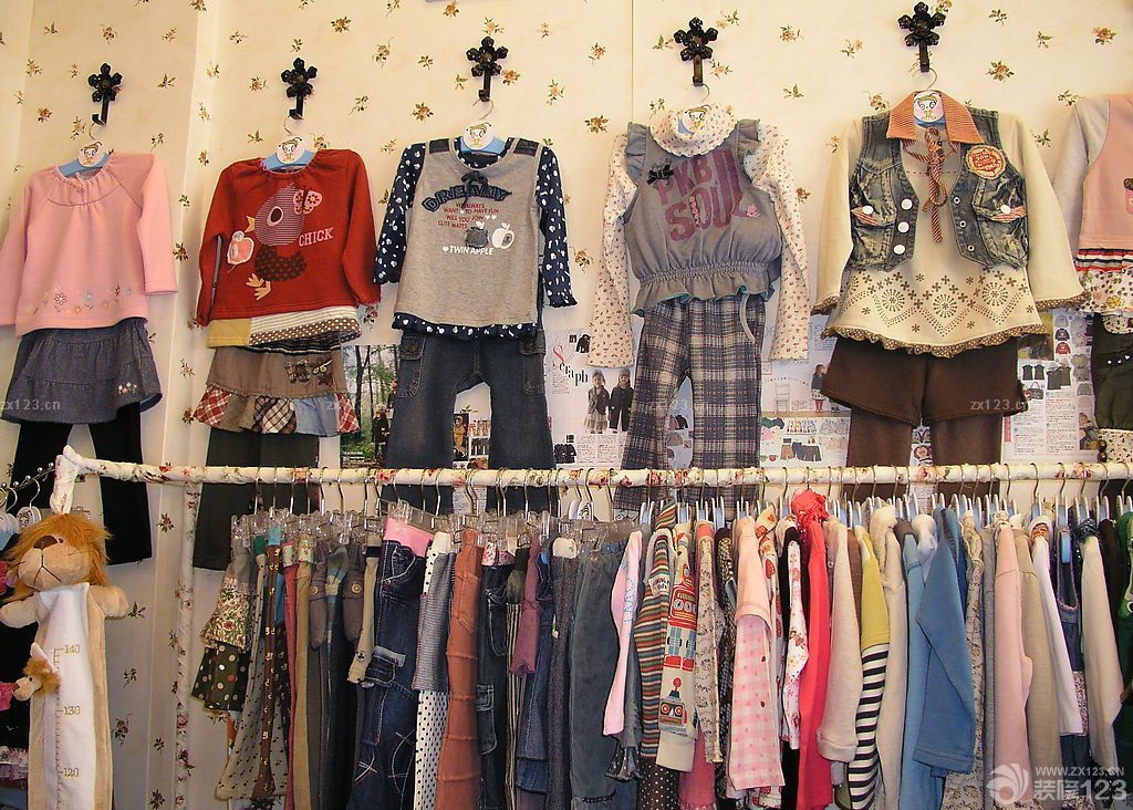 精品童装店面简约风格装潢设计图