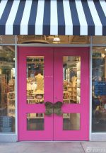 2025最新美式服装店面粉色门设计效果图