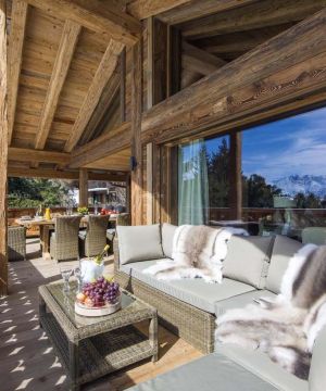 特色小别墅阳台护栏装修实景图欣赏