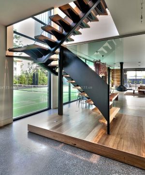 私人别墅室内铁艺楼梯扶手设计效果图欣赏