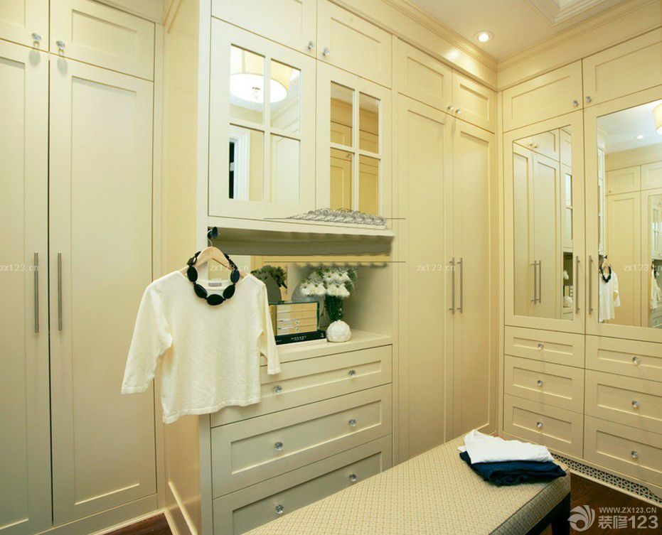 最新中式衣帽间简约风格效果图