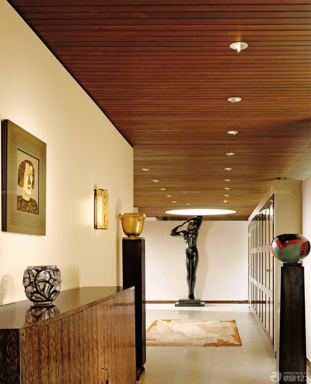 入户花园玄关实木橱柜装修实景图欣赏