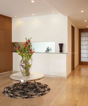 2025入户花园玄关白色橱柜装修实景图