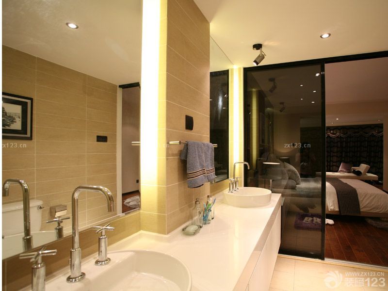 黑色卫生间玻璃隔断墙门装修效果图欣赏2025