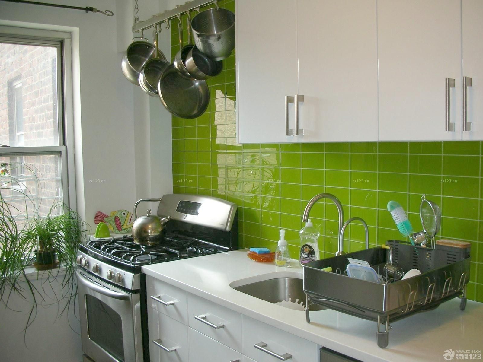 家庭厨房绿色瓷砖装修案例大全