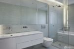 卫生间玻璃隔断墙白色浴室柜装修效果图
