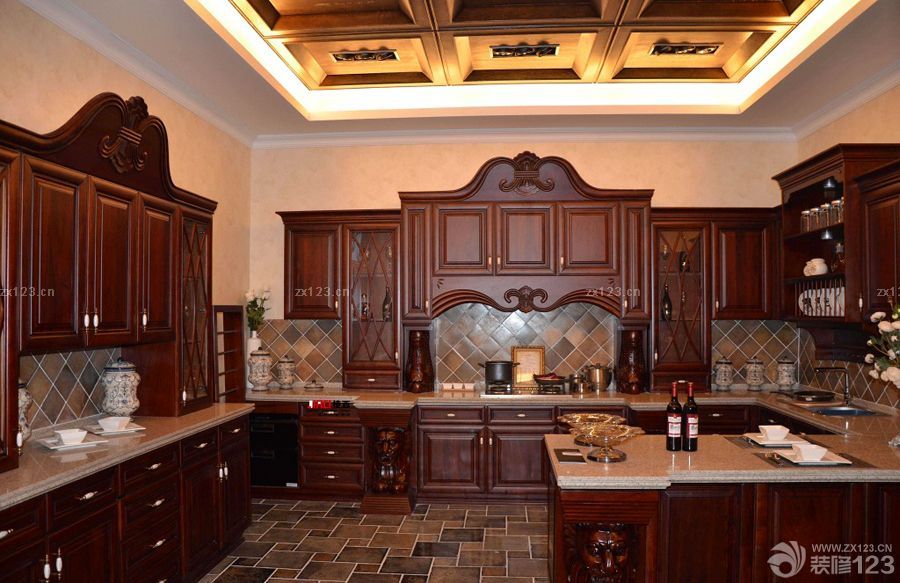 经典美式厨房橱柜地面瓷砖效果图欣赏
