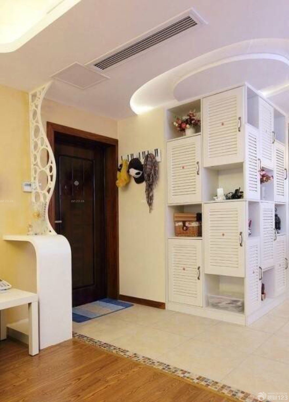 最新100平米房子客厅玄关鞋柜装修设计效果图欣赏