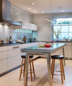 现代简约混搭风格橱柜木纹仿古瓷砖效果图片欣赏