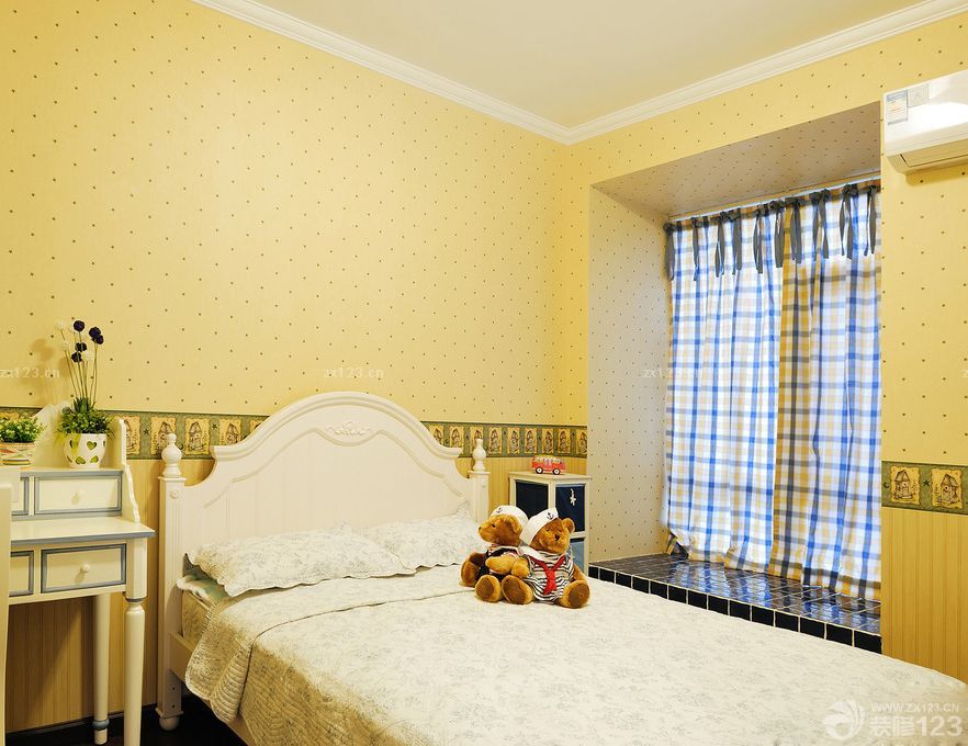 温馨小户型卧室地中海风格窗帘设计效果图
