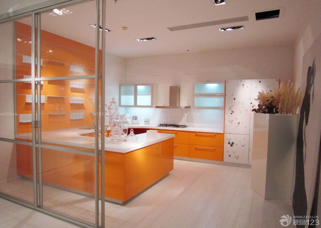 最新现代风格橙色橱柜设计效果图欣赏