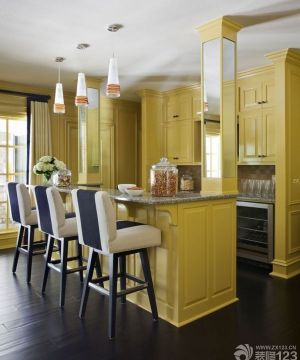 开放式厨房黄色小餐桌设计效果图欣赏