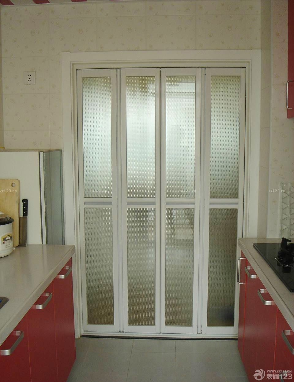2025中式风格厨房推拉门效果图