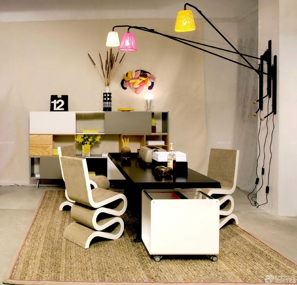 小型办公室创意办公桌椅设计