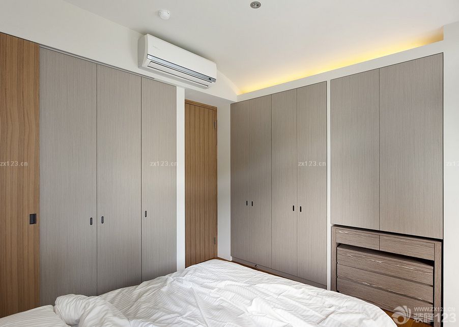 简装小户型入墙式衣柜设计图片欣赏