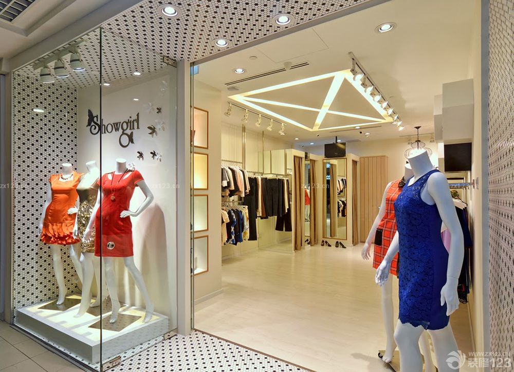 最新小面积服装店面门头设计图片大全