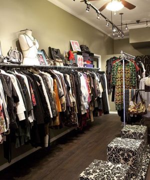 2025最新小面积服装店展示设计效果图