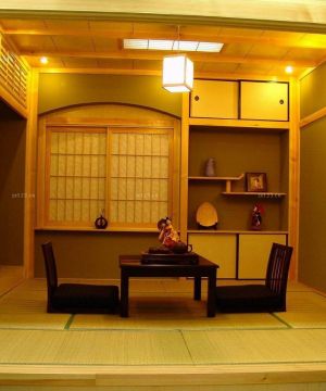最新日式家居黄色门框装修图片2023