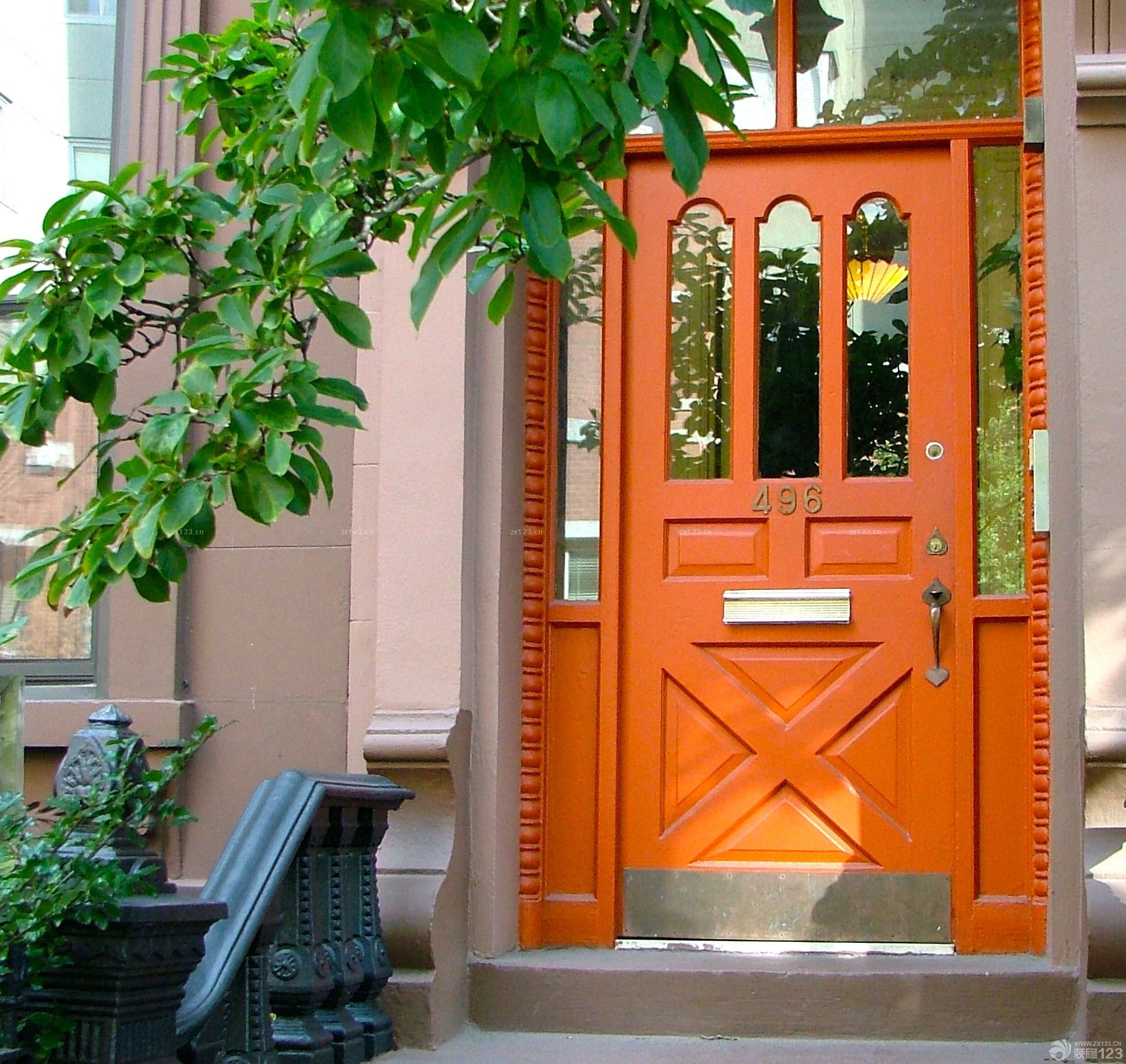 美式风格别墅橙色门装修设计图片大全2023