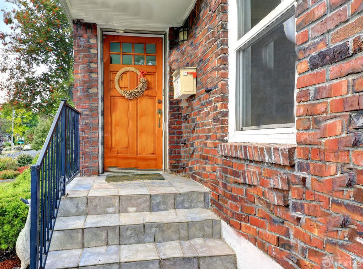 个性美式风格别墅橙色门设计图片2025