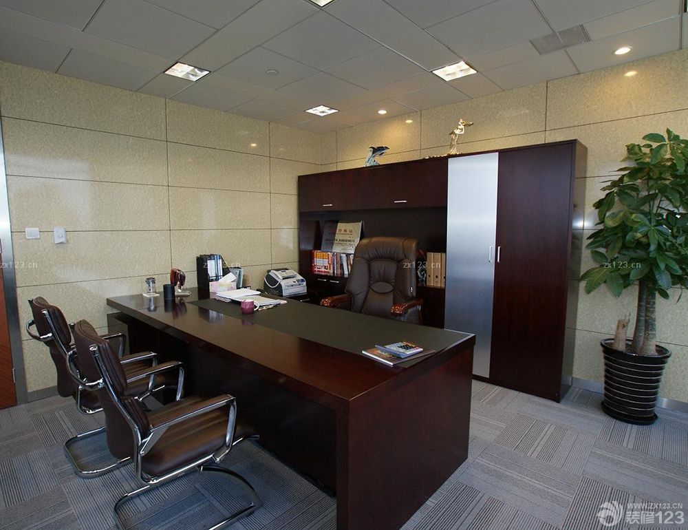 小办公室办公桌植物摆放图片欣赏