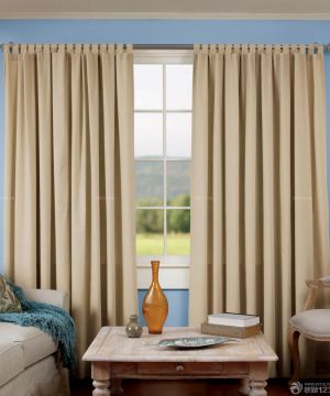 最新个性简约风格家庭休闲区卡其色窗帘设计实景图2023