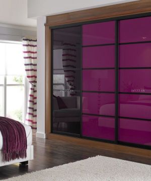 最新现代风格卧室衣柜紫色门设计图片