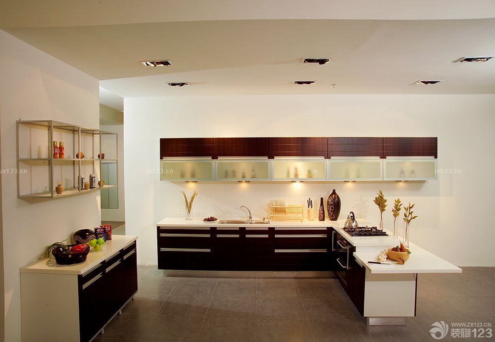 最新现代日式开放式厨房装修样板房